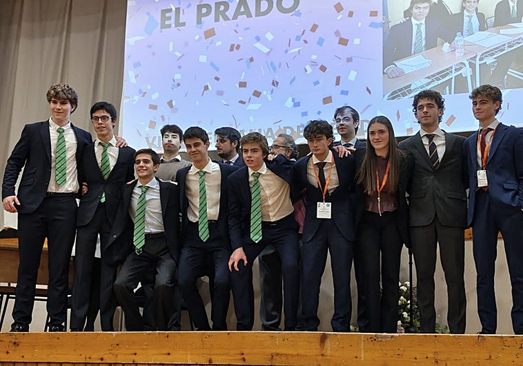 El instituto Santa Eulalia debate sobre la formación de los cargos públicos